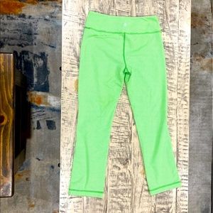 Lululemon Athletica crops size 6